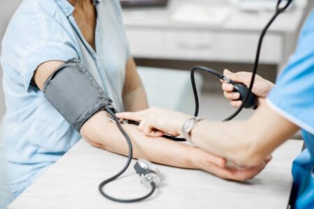 Hipertensión: un cardiólogo reveló el valor ideal de presión y cómo medirla para prevenir infartos y ACV imagen-16