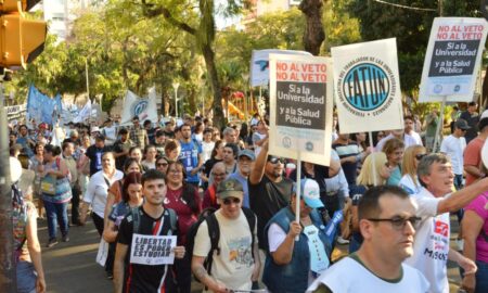 La marcha universitaria llenó calles en Posadas, Oberá y Eldorado imagen-7