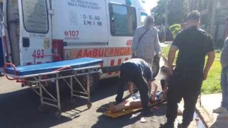 Una mujer resultó herida tras enredarse con un cable suelto en la calle imagen-13