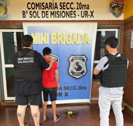 Lo paró la Policía y los quiso apuñalar: además detuvieron a ‘Kape’ con herramientas robadas en Posadas imagen-12