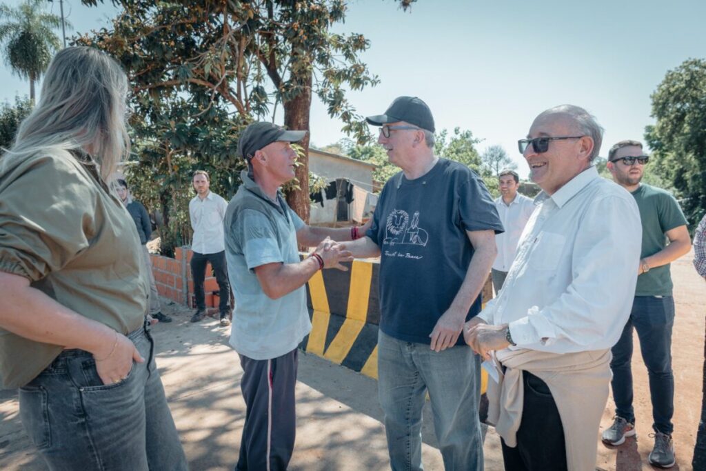 Passalacqua recorrió en Oberá obras sostenidas con fondos provinciales, el polideportivo Vanguardia y saneamiento del arroyo Mbotaby imagen-5