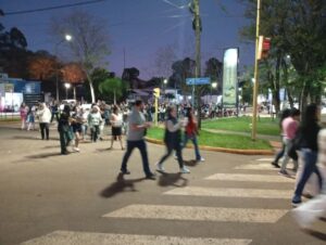El Soberbio: separaron a la Directora de la Escuela 617, al maestro acusado de sacar fotos a menores y a una docente, hubo una marcha por las calles en reclamo de justicia imagen-4