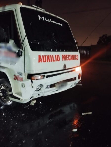 Siniestro vial en la avenida Quaranta de Posadas dejó tres personas lesionadas imagen-16