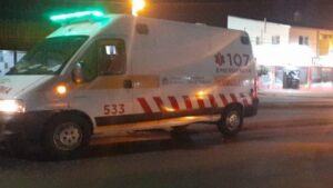 Quiso colarse en la casa de su ex, cayó del muro y terminó en el hospital imagen-1