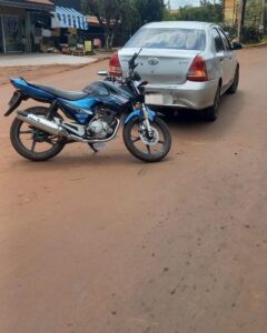 Colisión entre un automóvil y una motocicleta en Oberá dejó un herido imagen-3