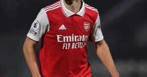 El joven exjugador del Arsenal que falleció luego de un accidente en el ascenso inglés imagen-4