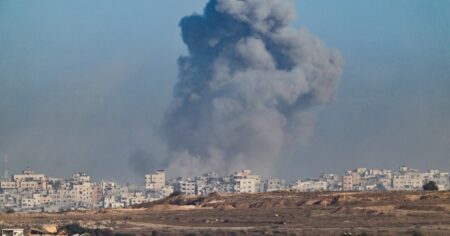 “Está ardiendo”: Israel inició las fases iniciales de la ofensiva terrestre contra la ciudad de Gaza imagen-16