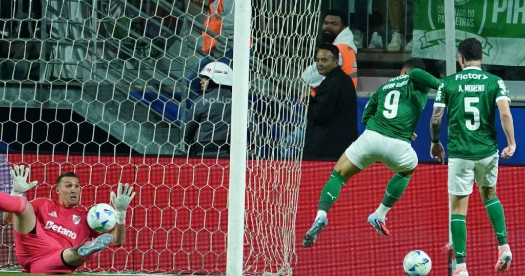 Video: el error en la marca y el rebote de Armani en el 1-1 de Palmeiras imagen-4