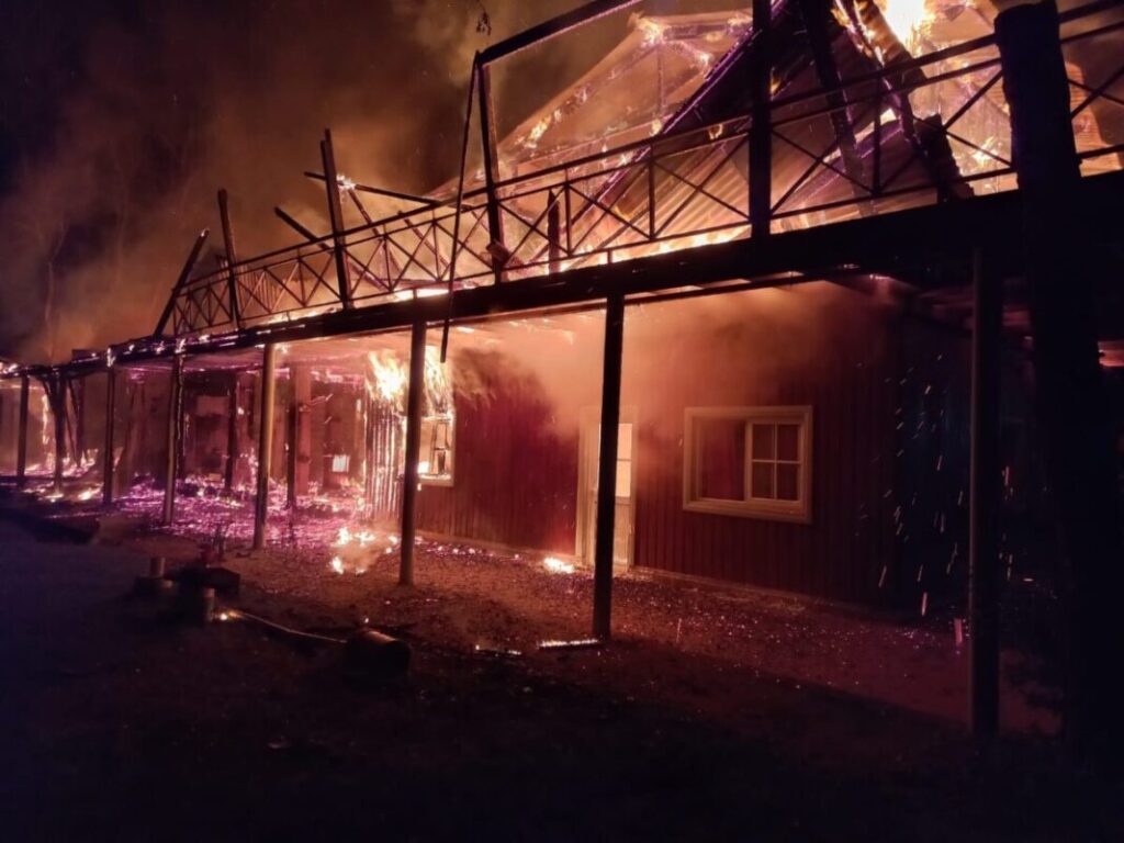 Incendio arrasó con el complejo turístico «EL Palmar del Rio»  en Mojón Grande imagen-64