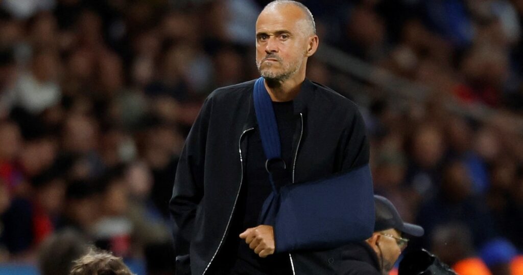 Luis Enrique otra vez dirigió desde la tribuna al PSG imagen-36