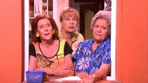 Nunca podía mirar a otro sitio que no fuera Vicenta durante la cabecera de la tercera temporada de 'Aquí no hay quien viva' imagen-99
