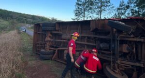 Despiste y vuelco de colectivo en Campo Ramón dejó más de 30 heridos imagen-71