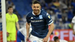Racing aprovechó el hombre de más y venció a Vélez por la Copa Libertadores: reviví lo mejor - TyC Sports imagen-4