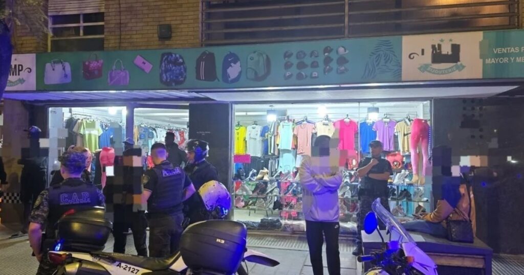 Córdoba: un hombre discutió con un comerciante y prendió fuego a un agente de policía imagen-97