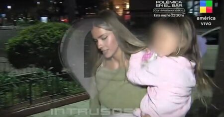 En medio del conflicto, La China Suárez dejó a sus hijos con Benjamín Vicuña: su reacción ante las cámaras imagen-15