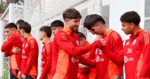 Con dos jugadores ingleses y la figura de uno de los cinco grandes, Chile presentó la primera convocatoria con la cabeza en el Mundial... 2030 imagen-2