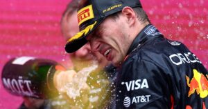 Como ser de River y jugar en Boca: Max Verstappen manejará una Ferrari en una carrera oficial imagen-4