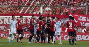 Los árbitros para la fecha 10 del Torneo Clausura 2025: quién dirige el clásico de Avellaneda entre Racing e Independiente imagen-3