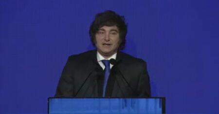 Milei habló del cambio de estrategia electoral tras la derrota en Buenos Aires y dijo: "Me puse la campaña al hombro" imagen-16