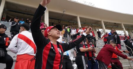 La previa de los hinchas de River en el Pacaembú y el operativo para los traslados al Allianz Parque imagen-20