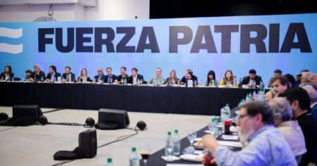 Los intendentes peronistas se comprometen a jugar: "El 7 de De Paul", los remises y la estrategia para la Boleta Única de Papel imagen-9