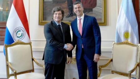 Milei se reunió con el presidente de Paraguay tras su exposición en cumbre conservadora imagen-6