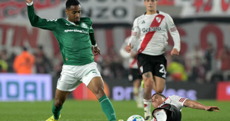 Video: la barrida de Quintero que levantó al Monumental y el pedido de los hinchas de River imagen-6