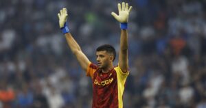 Atajadón de Rulli y el Olympique le ganó el clásico al PSG imagen-1