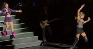 Catherine Fulop sufrió una tremenda caída en pleno show de Erreway pero salió ilesa: “¡Por suerte estoy viva!” imagen-2
