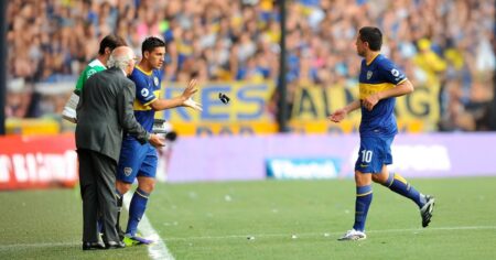 La historia detrás de la foto: el día que Riquelme le dio la cinta de capitán y Paredes no se la quedó imagen-20
