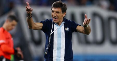 Costas no guarda nada en el clásico: qué equipo pone imagen-15