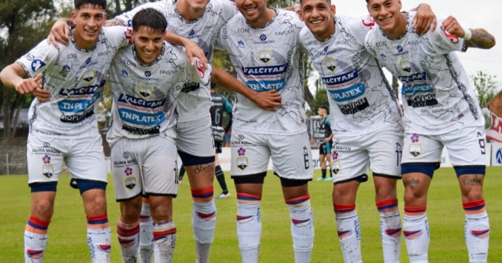 Armenio no se rinde y sigue en carrera por el Clausura imagen-5