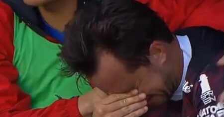 La emoción y la autocrítica de Bernardi tras salvarse del descenso con Colón: ''Se sufrió mucho'' imagen-7
