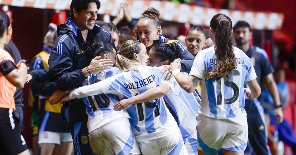 Argentina le ganó a Paraguay en el debut Argentina le ganó a Paraguay en el debut imagen-44