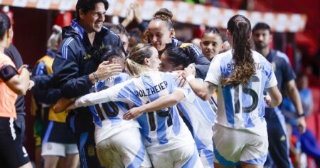 Argentina le ganó a Paraguay en el debut Argentina le ganó a Paraguay en el debut imagen-14