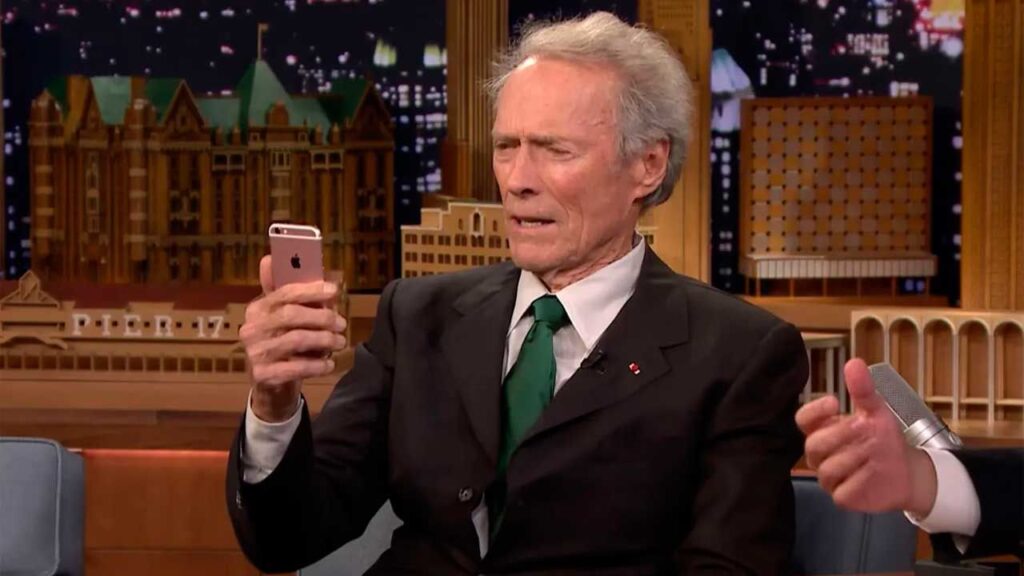 Clint Eastwood lleva años negándose a hablar de este tema cuando trabaja en una nueva película: «No quiero saberlo» Clint Eastwood lleva años negándose a hablar de este tema cuando trabaja en una nueva película: "No quiero saberlo" imagen-5
