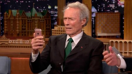 Clint Eastwood lleva años negándose a hablar de este tema cuando trabaja en una nueva película: «No quiero saberlo» Clint Eastwood lleva años negándose a hablar de este tema cuando trabaja en una nueva película: "No quiero saberlo" imagen-112