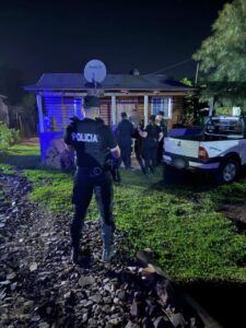 Tenía de mascota un pecarí y fue liberado por policías ambientales Tenía de mascota un pecarí y fue liberado por policías ambientales imagen-1