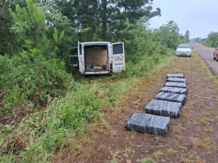 Se arrojó de un furgón en movimiento para evitar ser detenido con 187 kilos de marihuana imagen-16