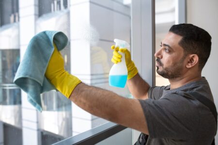 El truco casero con solo dos ingredientes que evita que las ventanas se empañen imagen-9