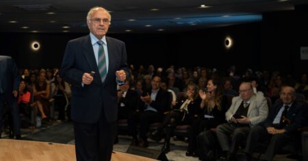«Los estrógenos tienen muchísimas funciones y una es proteger al cerebro», dice un experto y advierten por los riesgos de la «hormonofobia» "Los estrógenos tienen muchísimas funciones y una es proteger al cerebro", dice un experto y advierten por los riesgos de la "hormonofobia" imagen-9