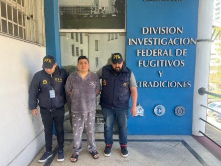 Quedó detenido “Señor J”, el narco señalado ahora como el autor intelectual del triple crimen de Florencio Varela Quedó detenido “Señor J”, el narco señalado ahora como el autor intelectual del triple crimen de Florencio Varela imagen-8