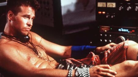 "El tipo estaba molesto, naturalmente": Val Kilmer apagó un cigarrillo en la cara de un cámara y se ganó la fama de difícil con razón imagen-7