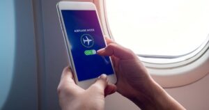 Qué pasa realmente si no pones tus dispositivos en “modo avión” durante un vuelo Qué pasa realmente si no pones tus dispositivos en “modo avión” durante un vuelo imagen-3