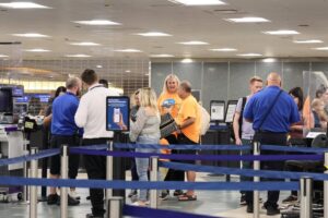 Creyó que podía pasarla por el control de la TSA, pero su error paralizó el aeropuerto y eso le costará miles de dólares imagen-4