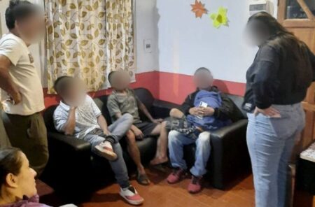 Resguardan a un menor que deambulaba pidiendo dinero en la vía pública en Iguazú Resguardan a un menor que deambulaba pidiendo dinero en la vía pública en Iguazú imagen-12