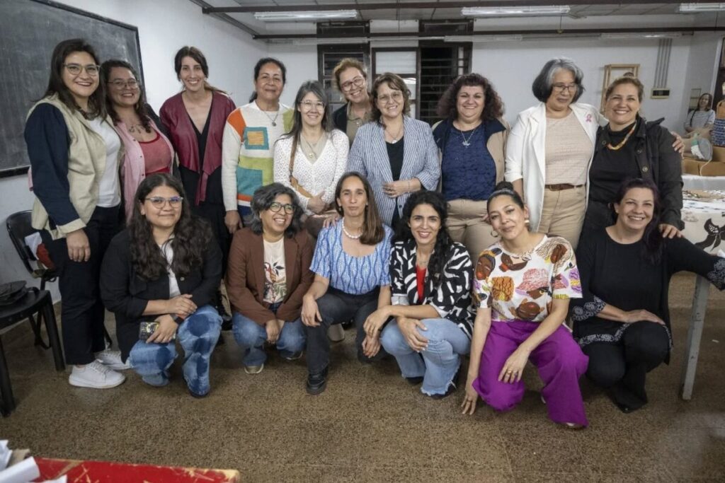 Egresó el primer grupo de la Tecnicatura Universitaria en Industria Textil en Oberá Egresó el primer grupo de la Tecnicatura Universitaria en Industria Textil en Oberá imagen-4