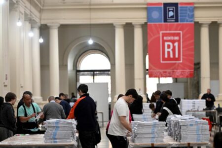 La Libertad Avanza pidió reimprimir las boletas sin la cara de Espert y el juez advirtió que tardaría 15 días imagen-10