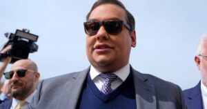 ¿Quién es George Santos? Qué hizo para terminar en la cárcel y por qué Trump conmutó su sentencia imagen-3