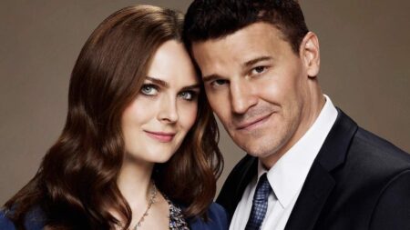 Su primer papel protagonista en una película en 14 años: la estrella de 'Bones' regresa en el debut como director de una compañera imagen-6
